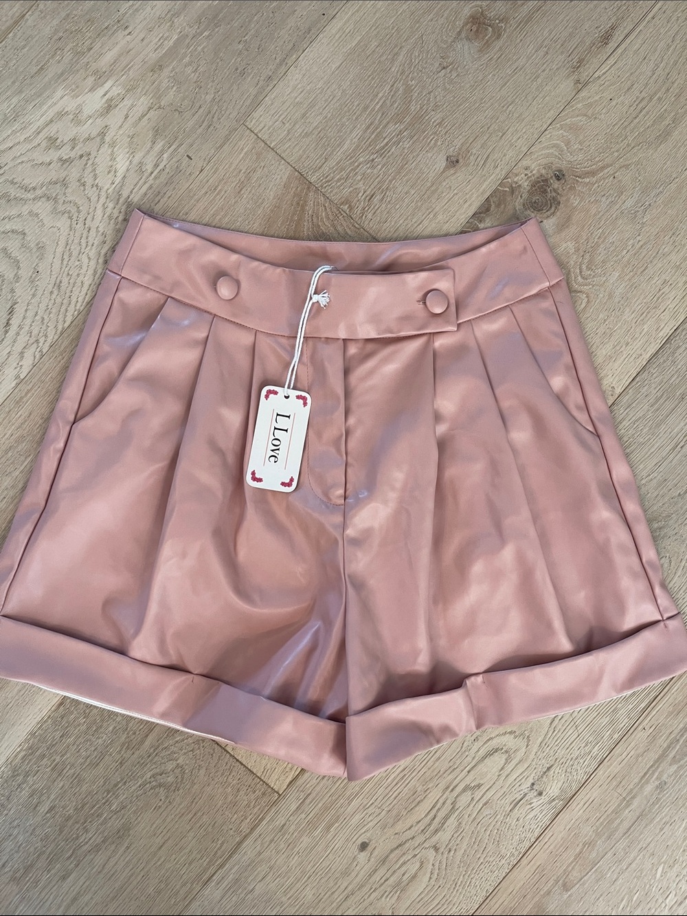 L LOVE High-Waist Pink Faux-Leather Pleated Shorts size medium